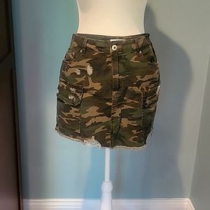 Camouflage mini skirt. Size Medium.